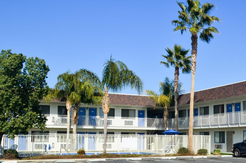 6 / Buttonwillow Racetrack Hotel
