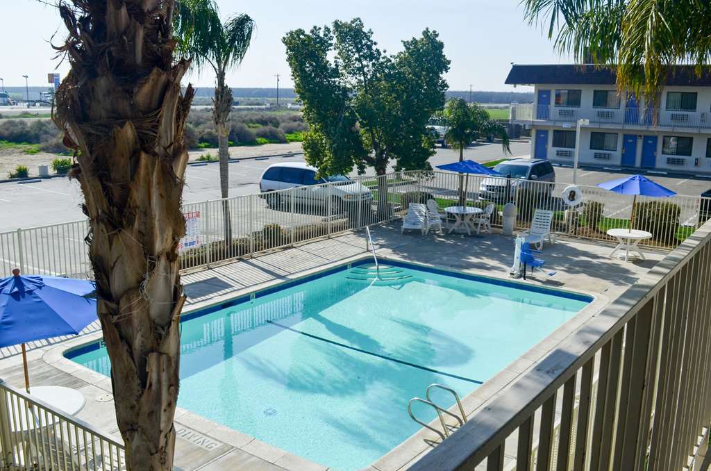 6 / Buttonwillow Racetrack Hotel 2*