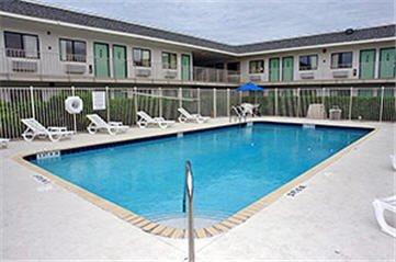 Hotel 6 / Buttonwillow Racetrack 2*