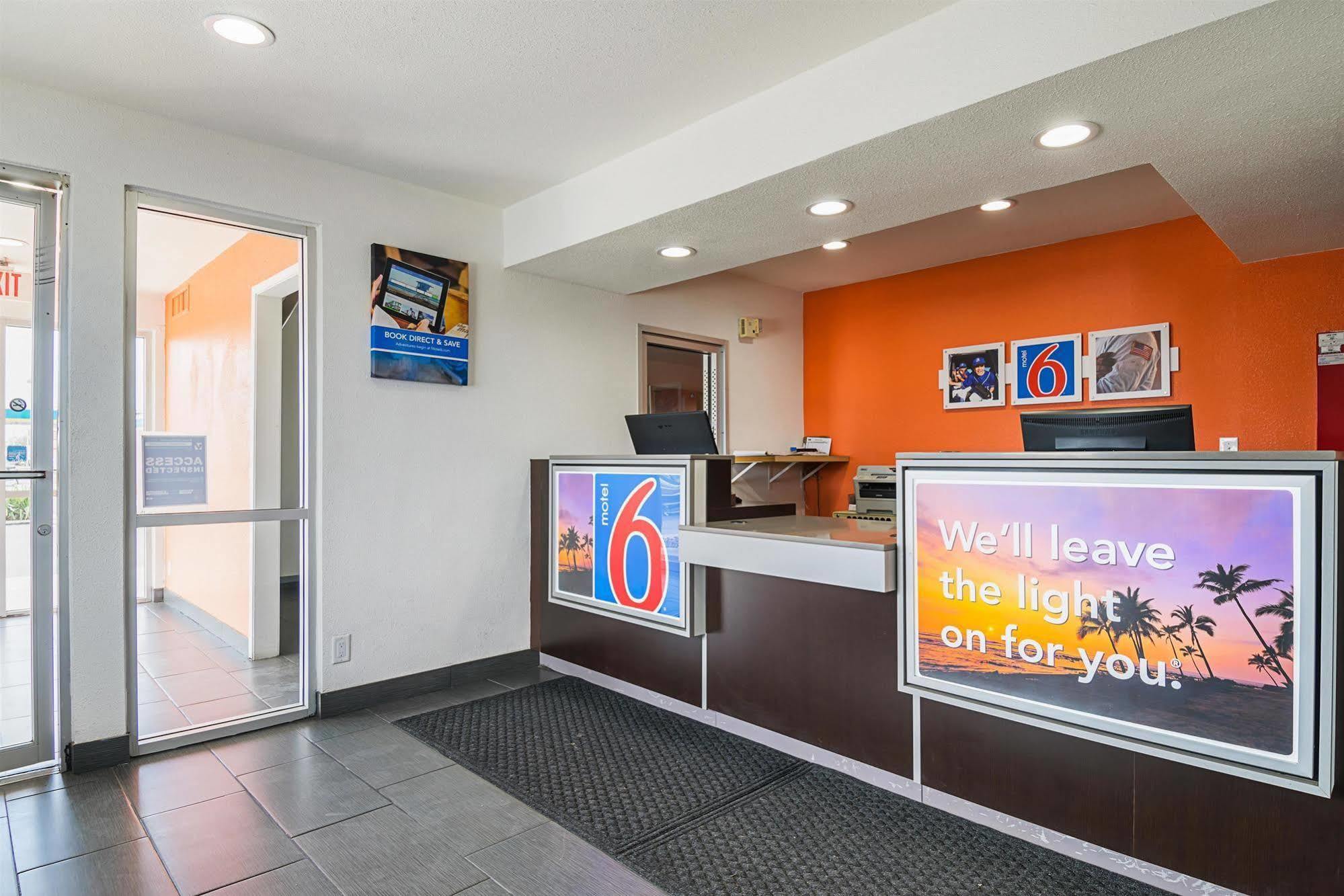 Hotel 6 / Buttonwillow Racetrack Lost Hills